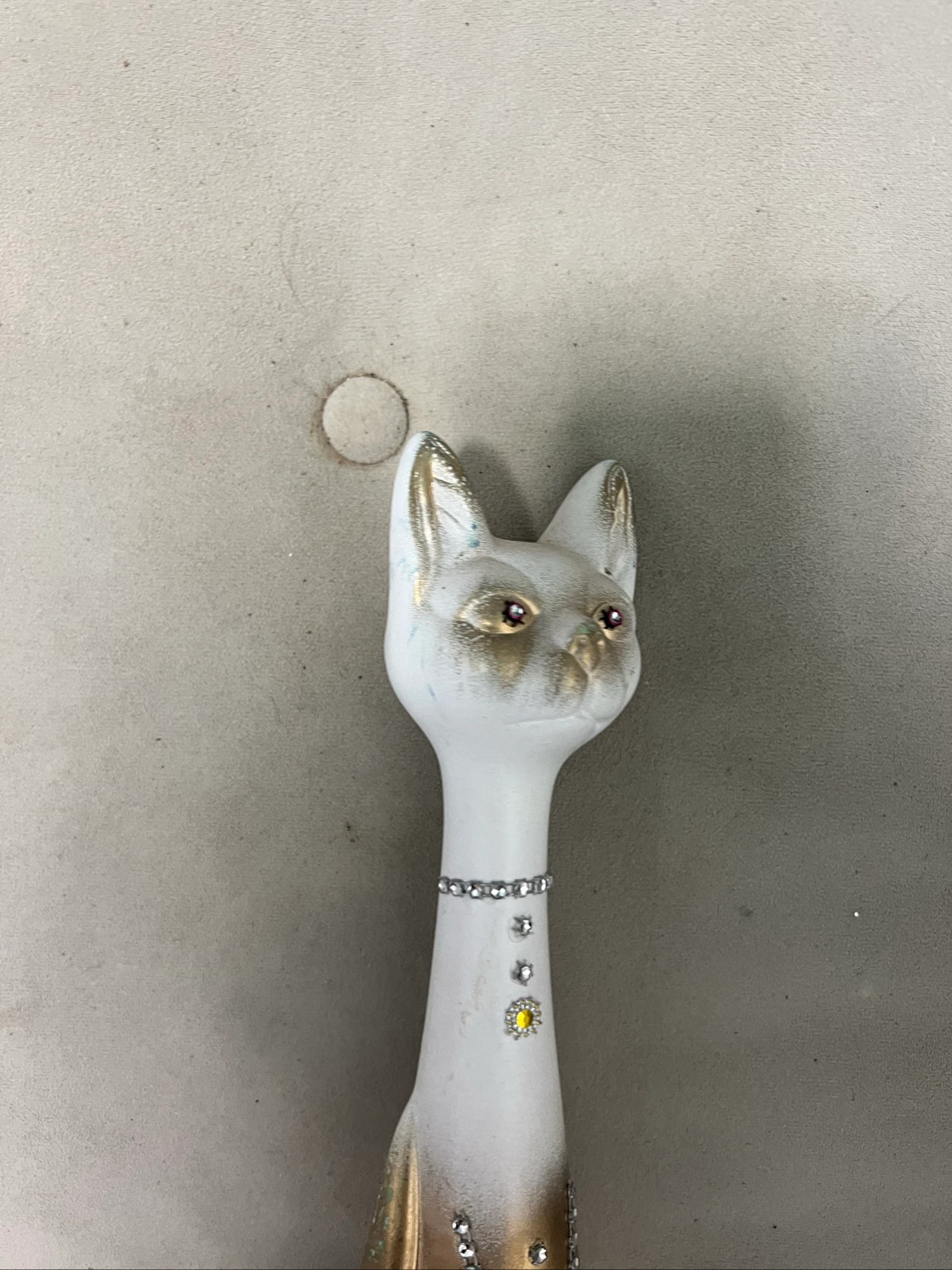 Decorative white cat – photo 2